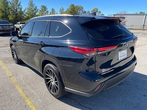 Used 2020 Toyota Highlander XLE image 6