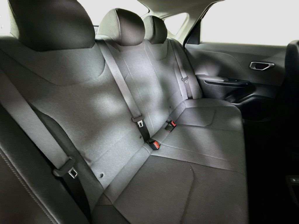 Used 2025 Kia K4 FWD image 26