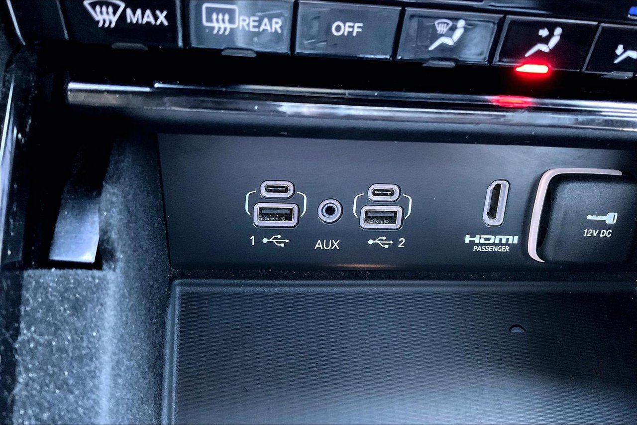 Certified 2022 Jeep Grand Cherokee Trailhawk w/ Luxury Tech Group III AWD/4WD image 18