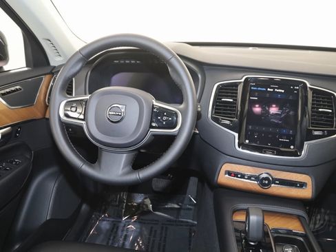 Used 2023 Volvo XC90 T8 Plus image 41