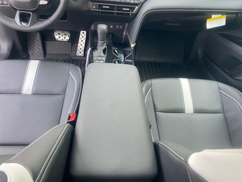 Used 2026 Toyota Camry SE image 11
