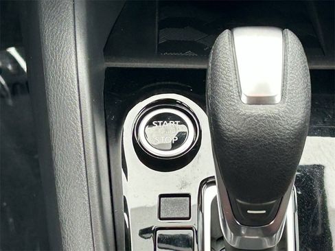 Used 2025 Nissan Versa SR w/ Trunk Package image 17