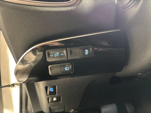 Used 2021 Toyota Prius Prime XLE FWD image 17