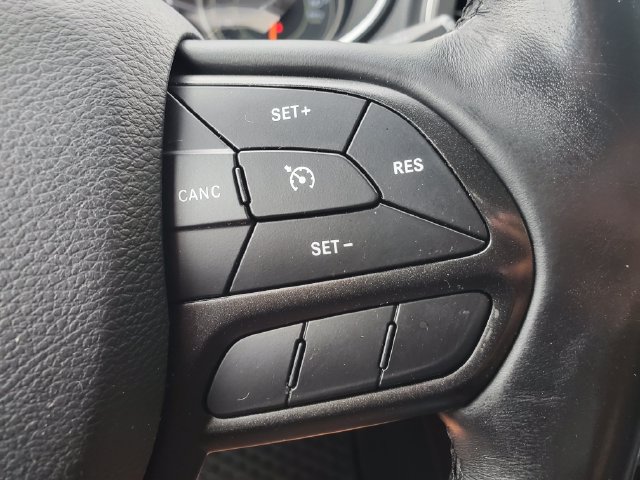 Used 2019 Jeep Cherokee Trailhawk AWD/4WD image 25