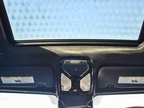 Used 2023 BMW X7 M60i w/ Executive Package image 23