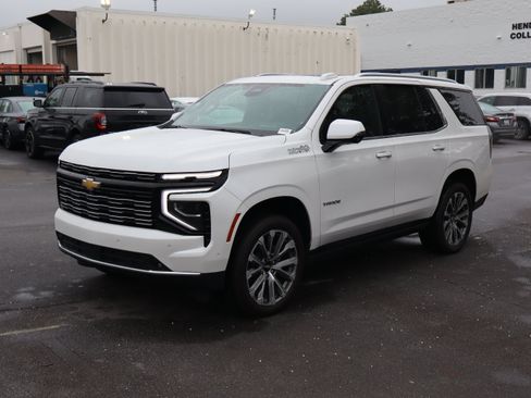 Used 2025 Chevrolet Tahoe High Country AWD/4WD image 5