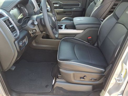 New 2026 RAM 2500 Laramie AWD/4WD image 13