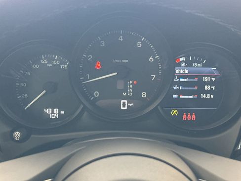 Certified 2025 Porsche Macan AWD/4WD image 28