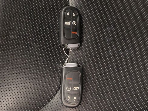 Used 2019 Jeep Cherokee High Altitude AWD/4WD image 32