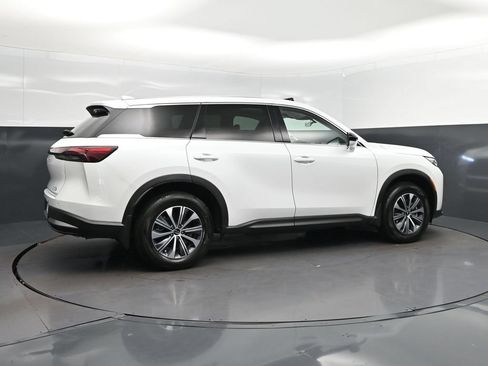 Used 2026 INFINITI QX60 Pure w/ Cargo Package FWD image 8