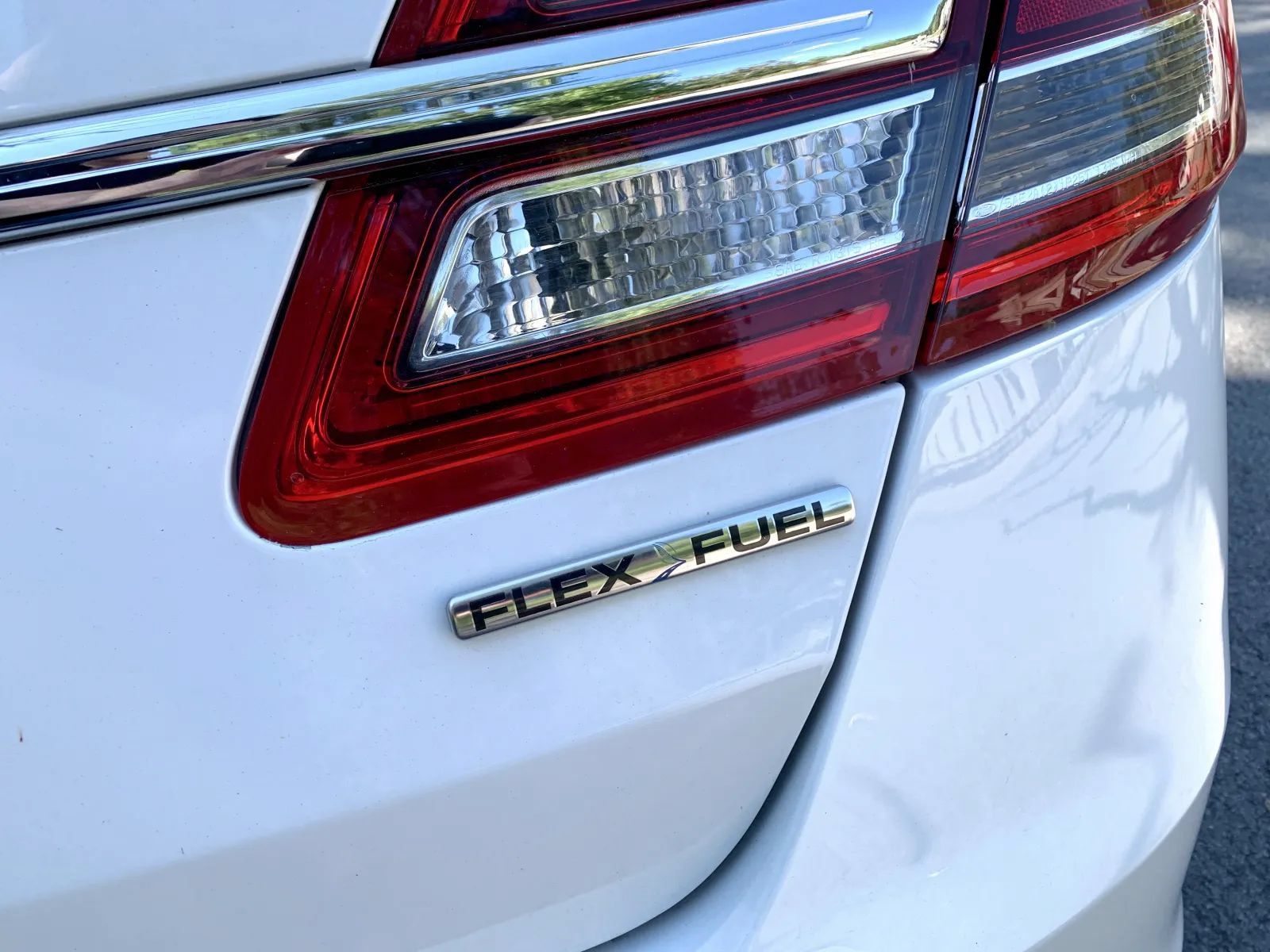 Used 2019 Ford Taurus SE FWD image 11