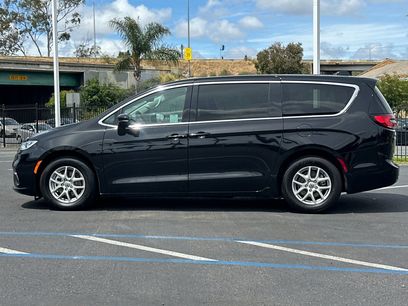 Used 2024 Chrysler Pacifica Touring-L