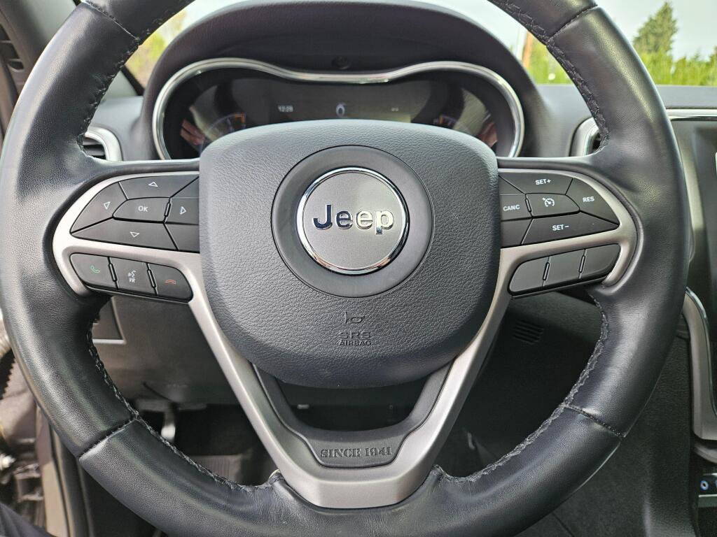 Used 2021 Jeep Grand Cherokee Laredo AWD/4WD image 21