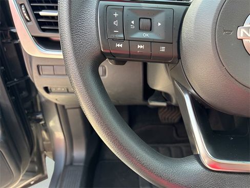 Used 2023 Nissan Rogue SV image 12