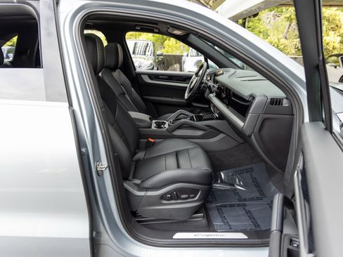 Certified 2025 Porsche Cayenne image 56