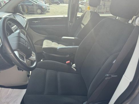 Used 2016 Dodge Grand Caravan American Value Package w/ UConnect Hands-Free Group FWD image 9