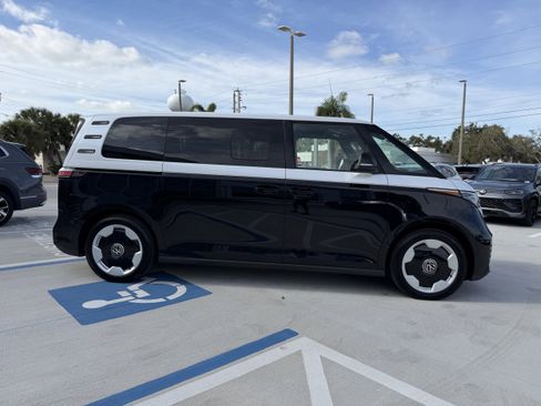 New 2025 Volkswagen ID. Buzz Pro S image 2