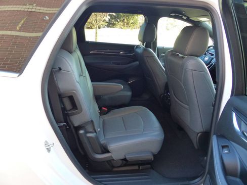 Used 2024 Buick Enclave Premium image 39