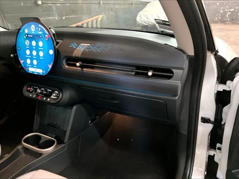 Used 2025 MINI Cooper 2-Door Hardtop image 18