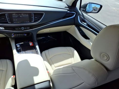 Certified 2023 Buick Enclave Essence image 11