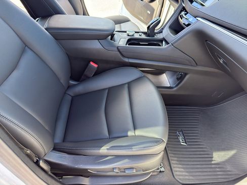 Used 2025 Cadillac XT6 Luxury image 33