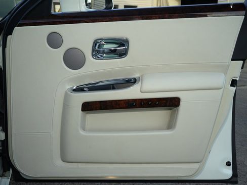 Used 2016 Rolls-Royce Ghost image 23
