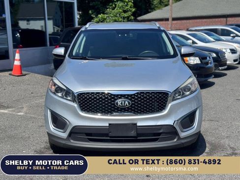 Used 2017 Kia Sorento AWD image 2