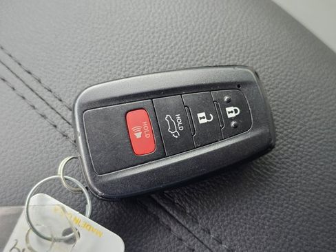 Used 2019 Toyota RAV4 Limited w/ Advanced Technology Package FWD image 80
