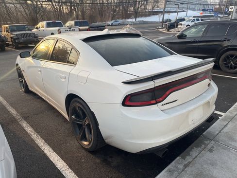 Used 2017 Dodge Charger R/T image 3