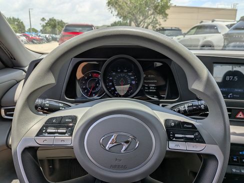 Used 2023 Hyundai Elantra SEL FWD image 24