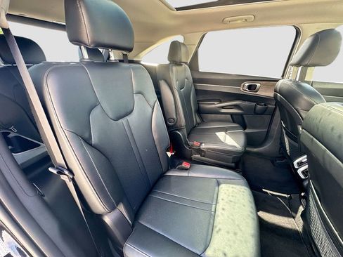 Certified 2022 Kia Sorento X-Line EX AWD/4WD image 32