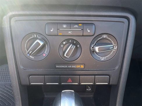Used 2012 Volkswagen Beetle 2.5 image 39