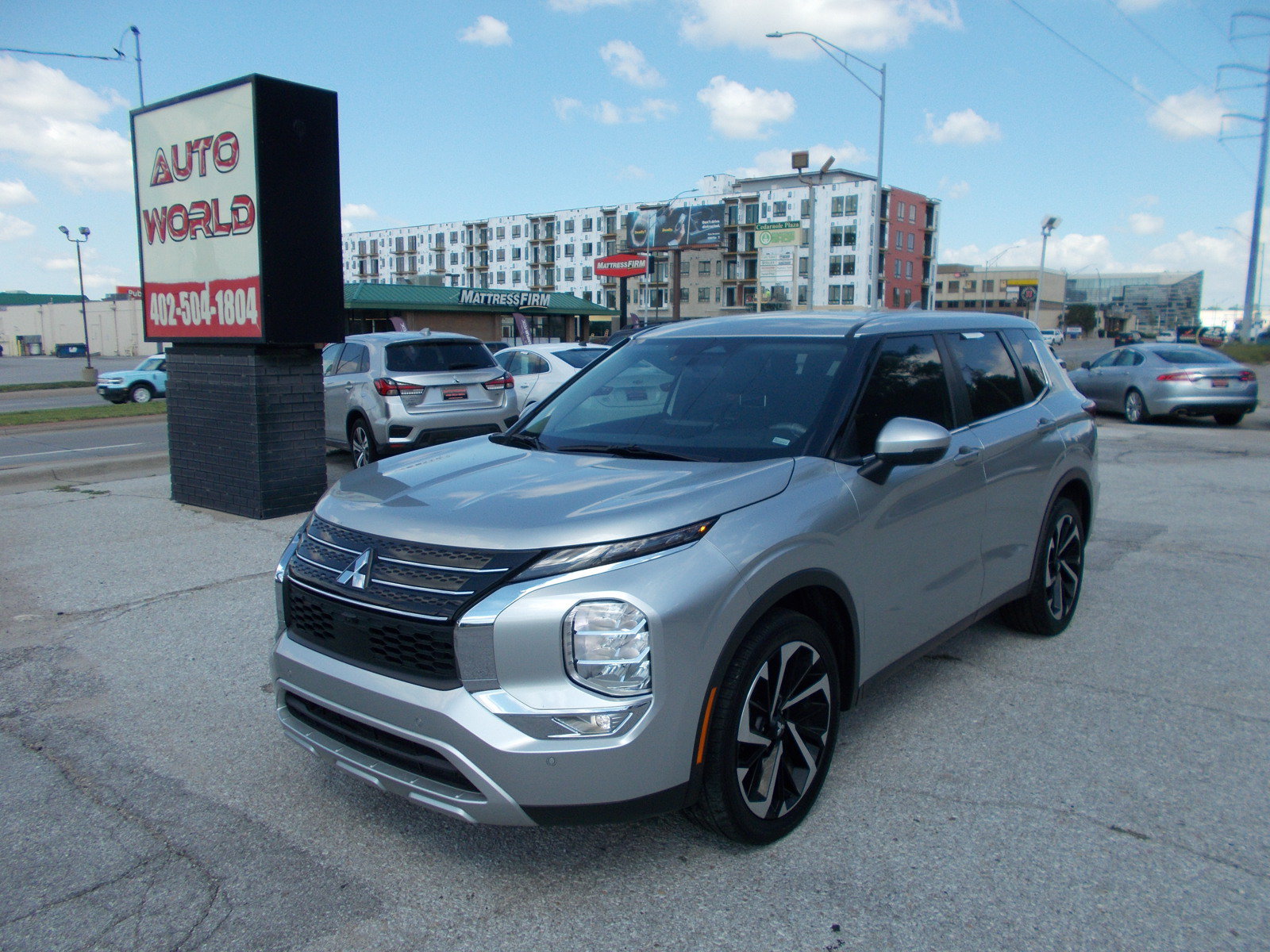 Used 2024 Mitsubishi Outlander SE FWD image 1