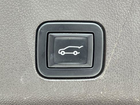 Used 2022 GMC Yukon SLT w/ SLT Luxury Package RWD image 19