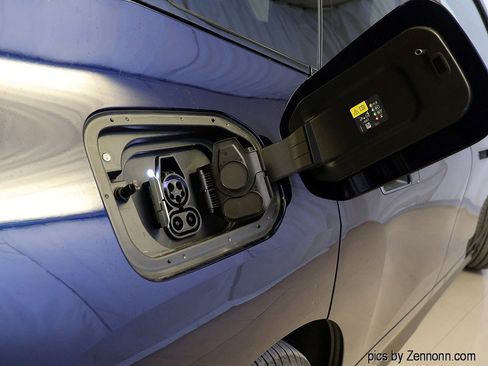 New 2026 BMW iX xDrive60 w/ M Sport Package image 10