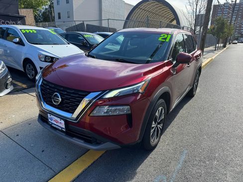 Used 2021 Nissan Rogue SV image 2