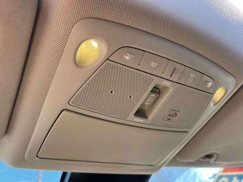 Used 2019 Nissan Rogue SL w/ Premium Package image 32