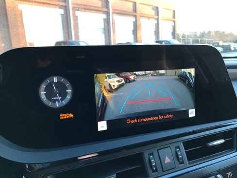 Used 2023 Lexus ES 300h w/ Premium Package image 19