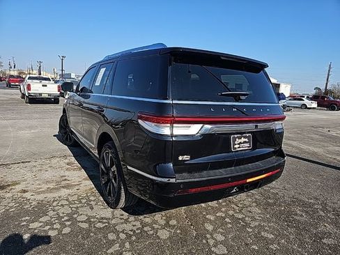 Used 2022 Lincoln Navigator Reserve image 13