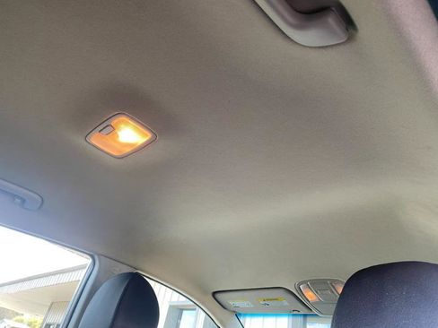 Used 2021 Kia Niro LX image 19