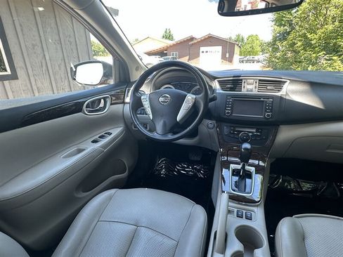 Used 2015 Nissan Sentra SL w/ SL Premium Package FWD image 5