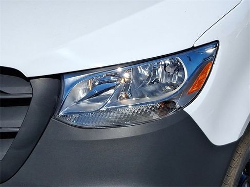 Used 2025 Mercedes-Benz Sprinter 2500 image 9