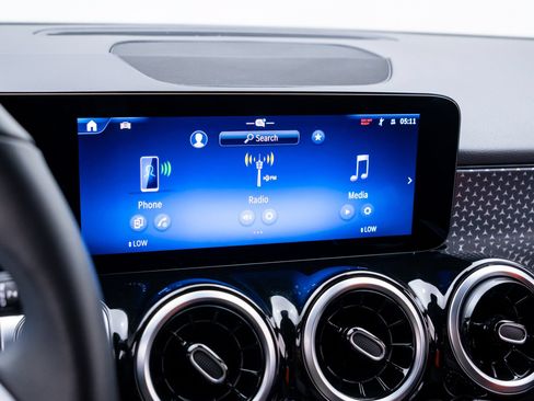 Used 2026 Mercedes-Benz GLB 250 image 25