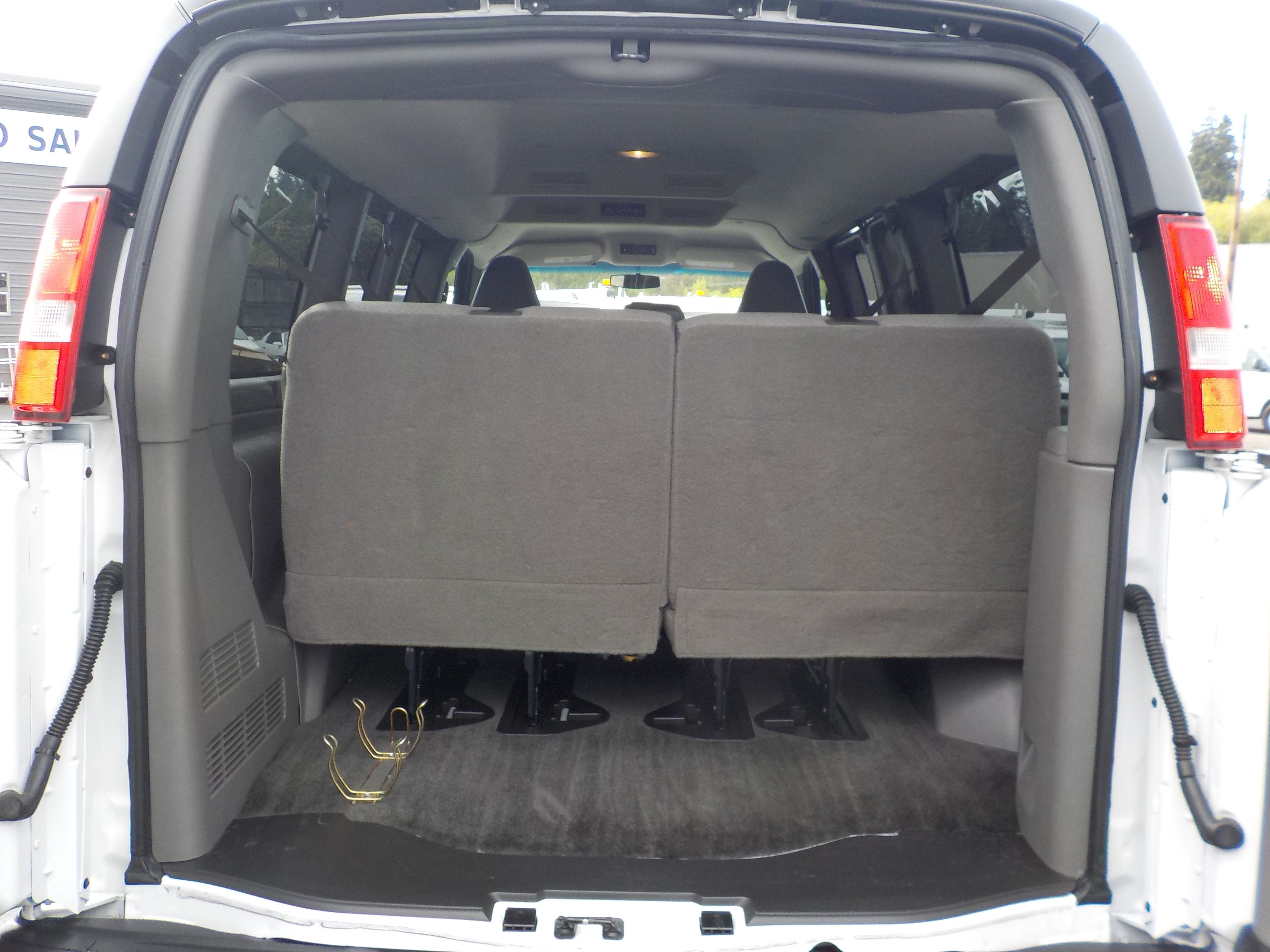 Used 2017 Chevrolet Express 3500 LT w/ LT Preferred Equipment Group RWD image 17