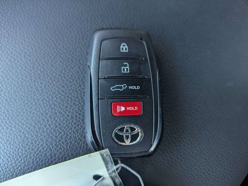 Used 2025 Toyota 4Runner Limited AWD/4WD image 36