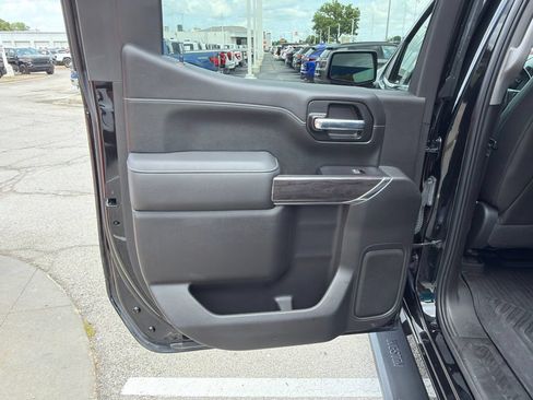 Used 2021 Chevrolet Silverado 1500 LTZ AWD/4WD image 18