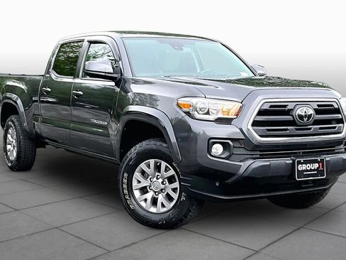 Used 2018 Toyota Tacoma SR5 AWD/4WD image 3