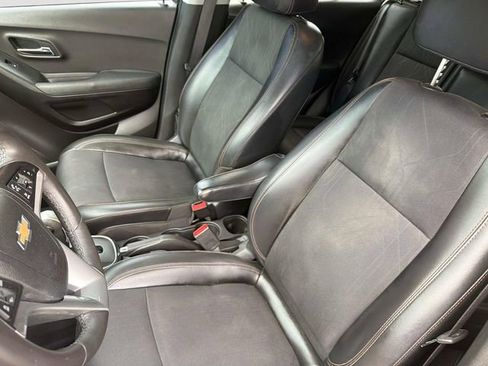 Used 2017 Chevrolet Trax LT w/ LT Convenience Package FWD image 24