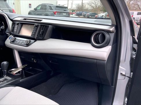 Used 2018 Toyota RAV4 XLE image 19