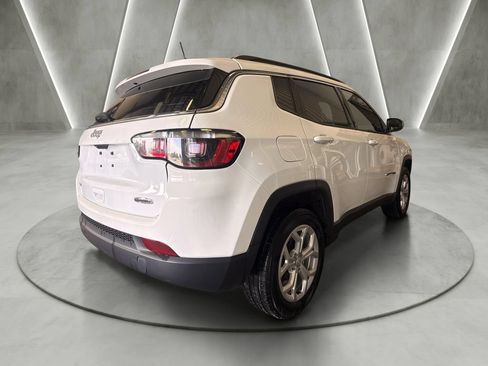 Used 2024 Jeep Compass Latitude AWD/4WD image 7